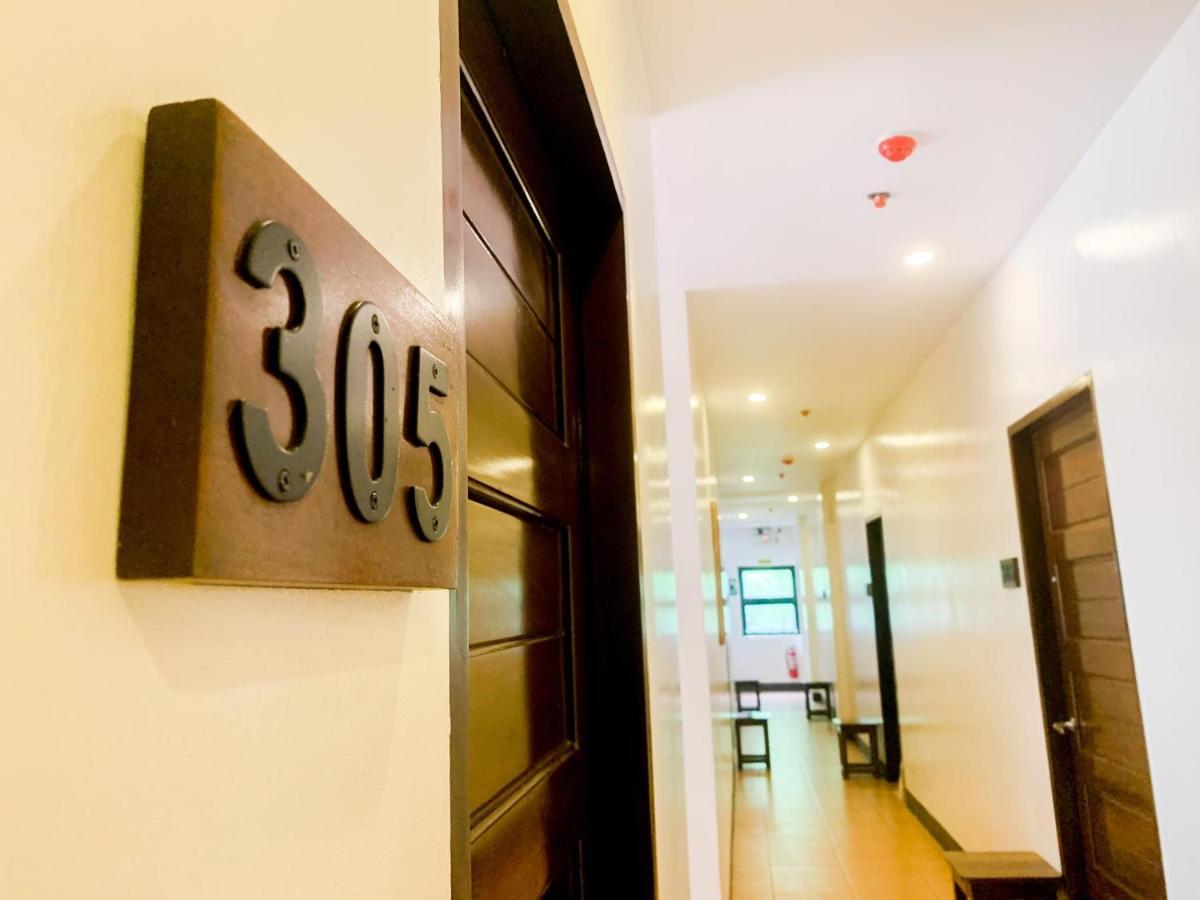 โรงแรมโอโย 696 จูเลียส การ์เดน เอลนิโด ภายนอก รูปภาพ
